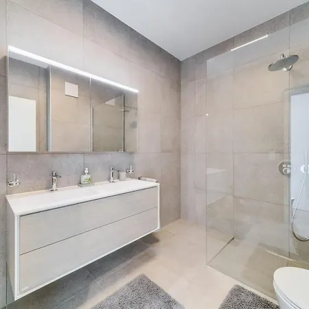 Daire Modern 3bd With Superb & Mountain By Guestlee *