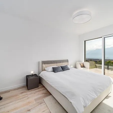 Modern 3bd With Superb & Mountain By Guestlee * Montrö