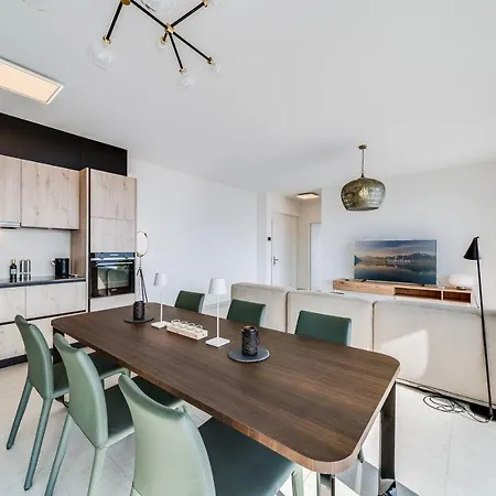 Modern 3bd With Superb & Mountain By Guestlee